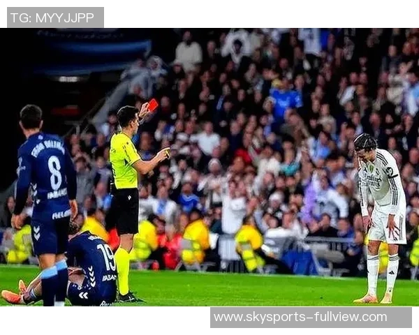 欧联杯精彩对决皇马大胜巴黎红牌争议引发全场热议