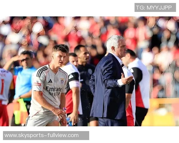 本菲卡逆袭那不勒斯5-0大胜上演欧冠历史冷门绝杀瞬间