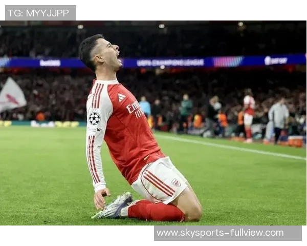 西甲盛宴阿森纳狂胜AC米兰5-1帽子戏法点燃全场激情与转会传闻