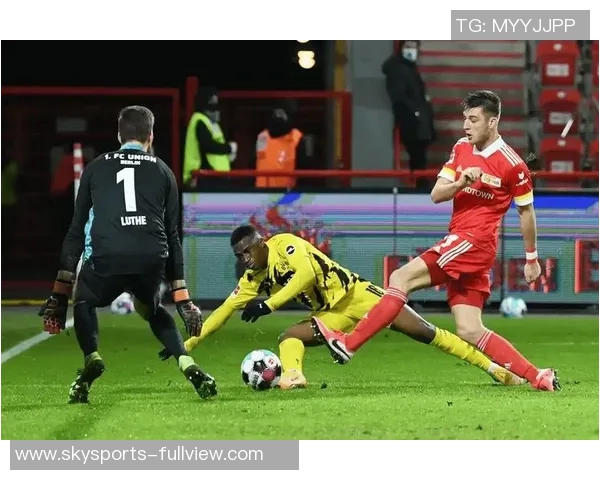 友谊赛激战里昂与多特蒙德1比1平补时争议进球引发全场热议