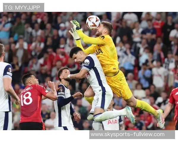 意甲激战:多特蒙德与热刺鏖战至平局神扑瞬间引发全场热烈反响 意甲激战:多特蒙德与热刺鏖战至平局神扑瞬间引发全场热烈反响