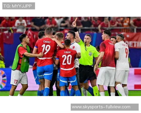 欧联杯巴黎圣日耳曼与那不勒斯激战成平局争议判罚引发全场热议