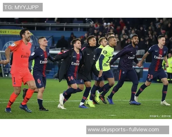 足总杯激战巴黎圣日耳曼与尤文图斯战成平局赛场瞬间引发热烈反响
